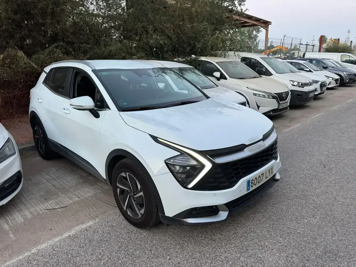 Usado Kia Sportage 136 CV (100 kW) 2022 Blanco SUV