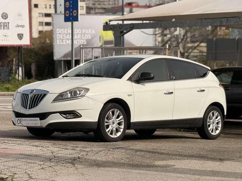 Usado Lancia Delta 120 CV (88 kW) 2010 Blanco Utilitario