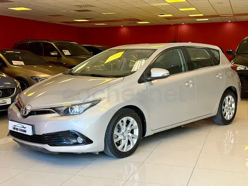 Usado Toyota Auris Active 90 CV (66 kW) 2016 Gris / plata Berlina
