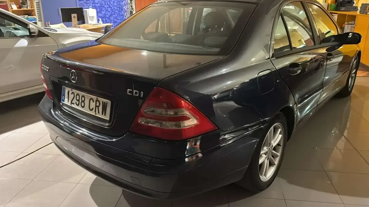 Usado Mercedes C220 Classic 150 CV (110 kW) 2004 Azul Berlina