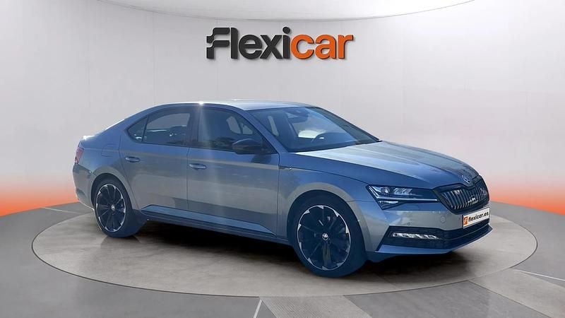 Gris Usado 2021 Skoda Superb SportLine Berlina | 20.390 € (Buen precio) - Imagen 1/4