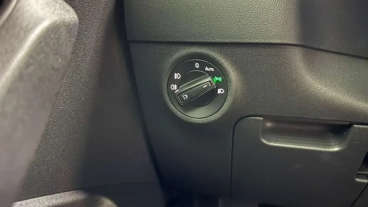Usado Skoda Karoq Ambition 150 CV (110 kW) 2022 Gris SUV