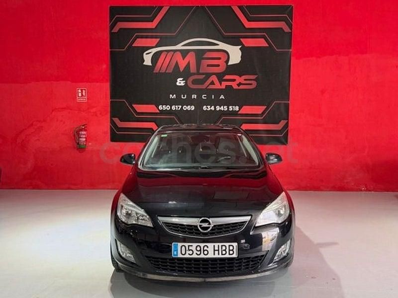 Usado Opel Astra Cosmo 110 CV (80 kW) 2010 Negro Berlina