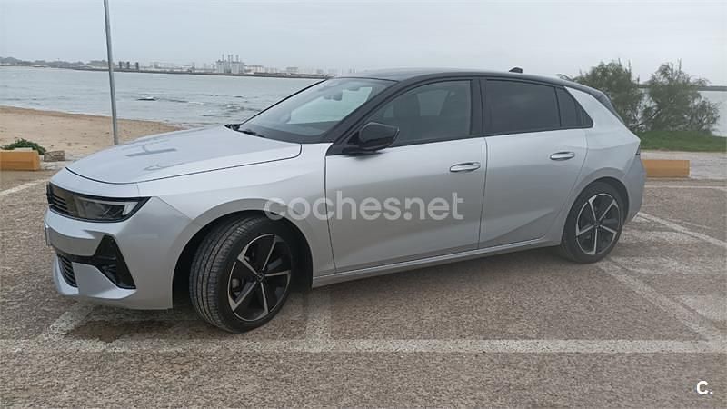 Usado Opel Astra 130 CV (95 kW) 2024 Gris / plata Berlina