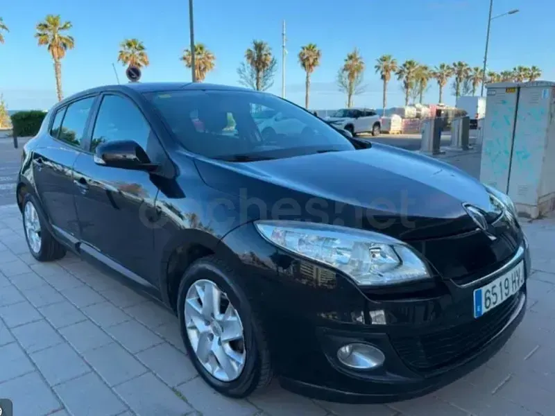 Usado Renault Mégane LIMITED 110 CV (80 kW) 2014 Negro Berlina