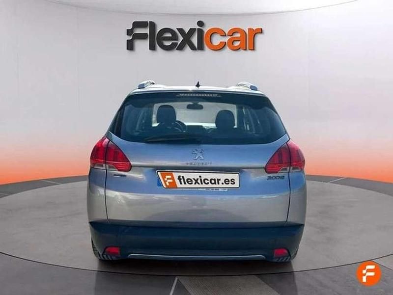 Usado Peugeot 2008 Allure 100 CV (73 kW) 2016 Gris SUV