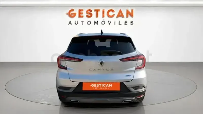 Usado Renault Captur RS Line 160 CV (117 kW) 2022 Gris / plata SUV