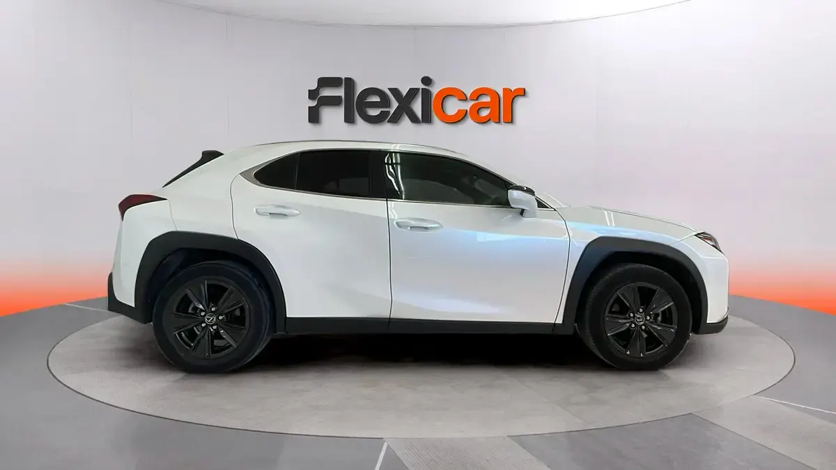 Usado Lexus UX Business Edition 184 CV (135 kW) 2023 Blanco SUV
