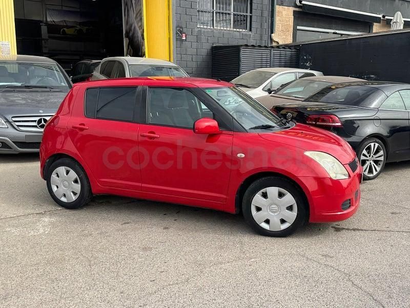 Usado Suzuki Swift GL 92 CV (67 kW) 2005 Granate Utilitario