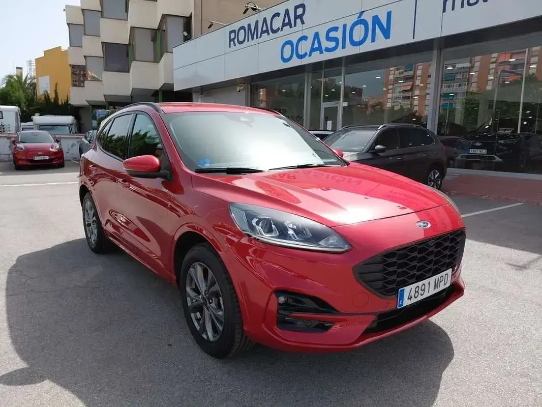 Usado Ford Kuga ST-Line 190 CV (139 kW) 2024 Rojo SUV