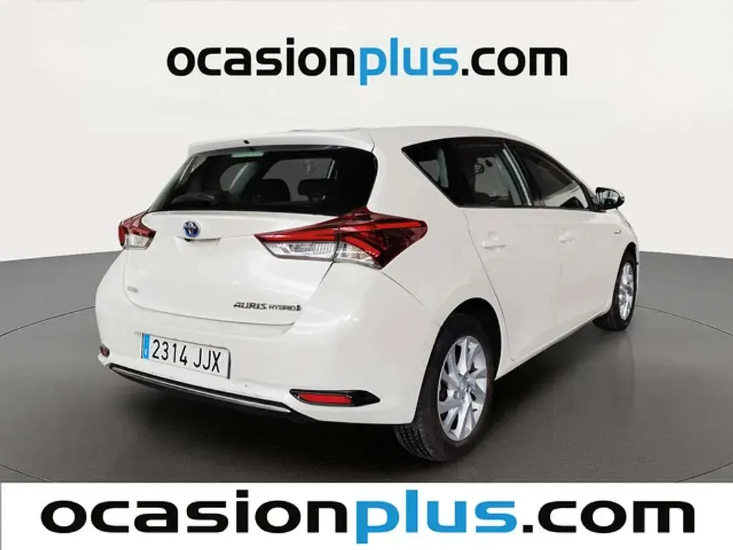 Usado Toyota Auris Hybrid Active 136 CV (100 kW) 2015 Blanco Utilitario