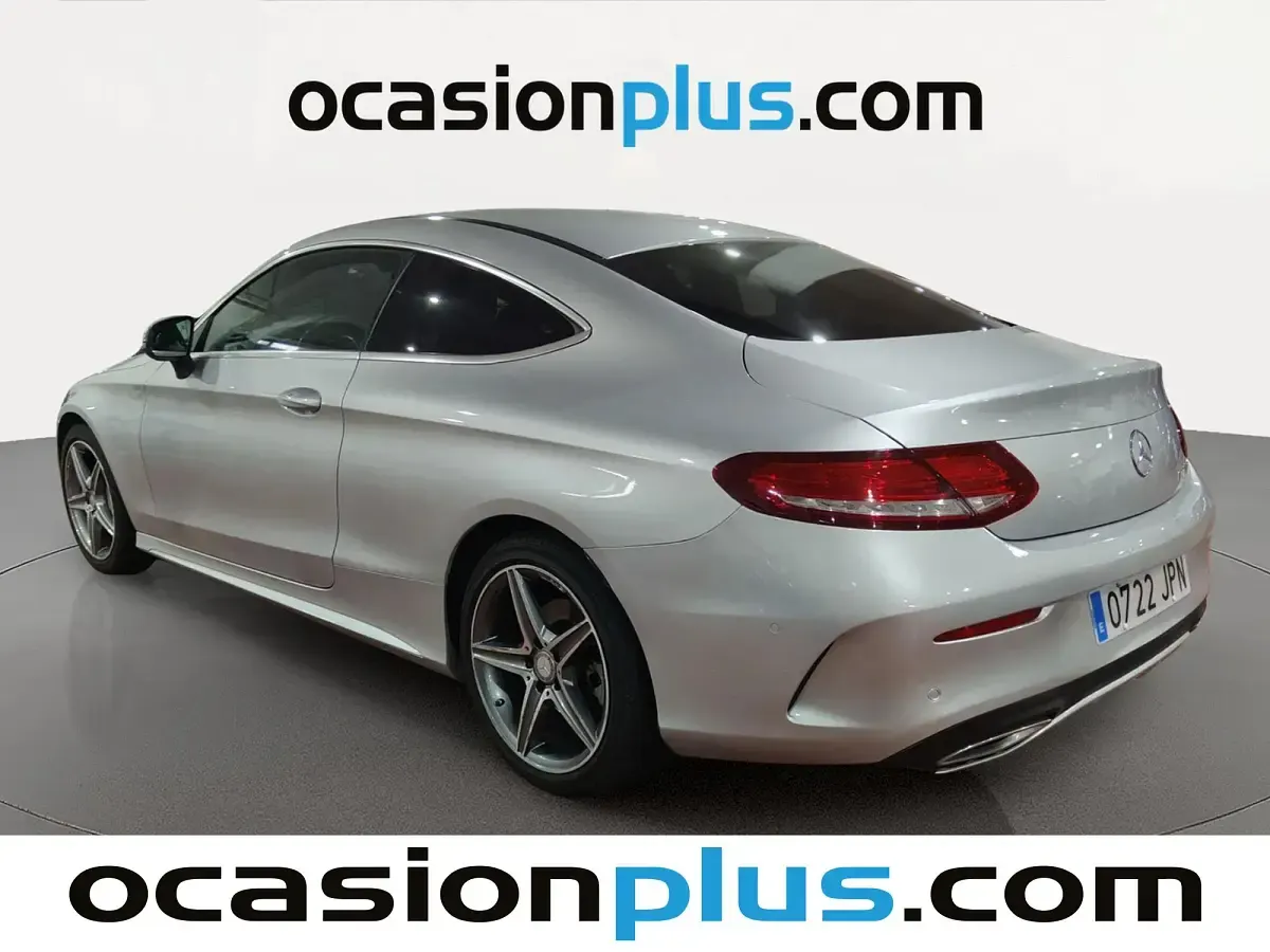 Usado Mercedes C220 AMG line 170 CV (125 kW) 2016 Gris plata Coupe