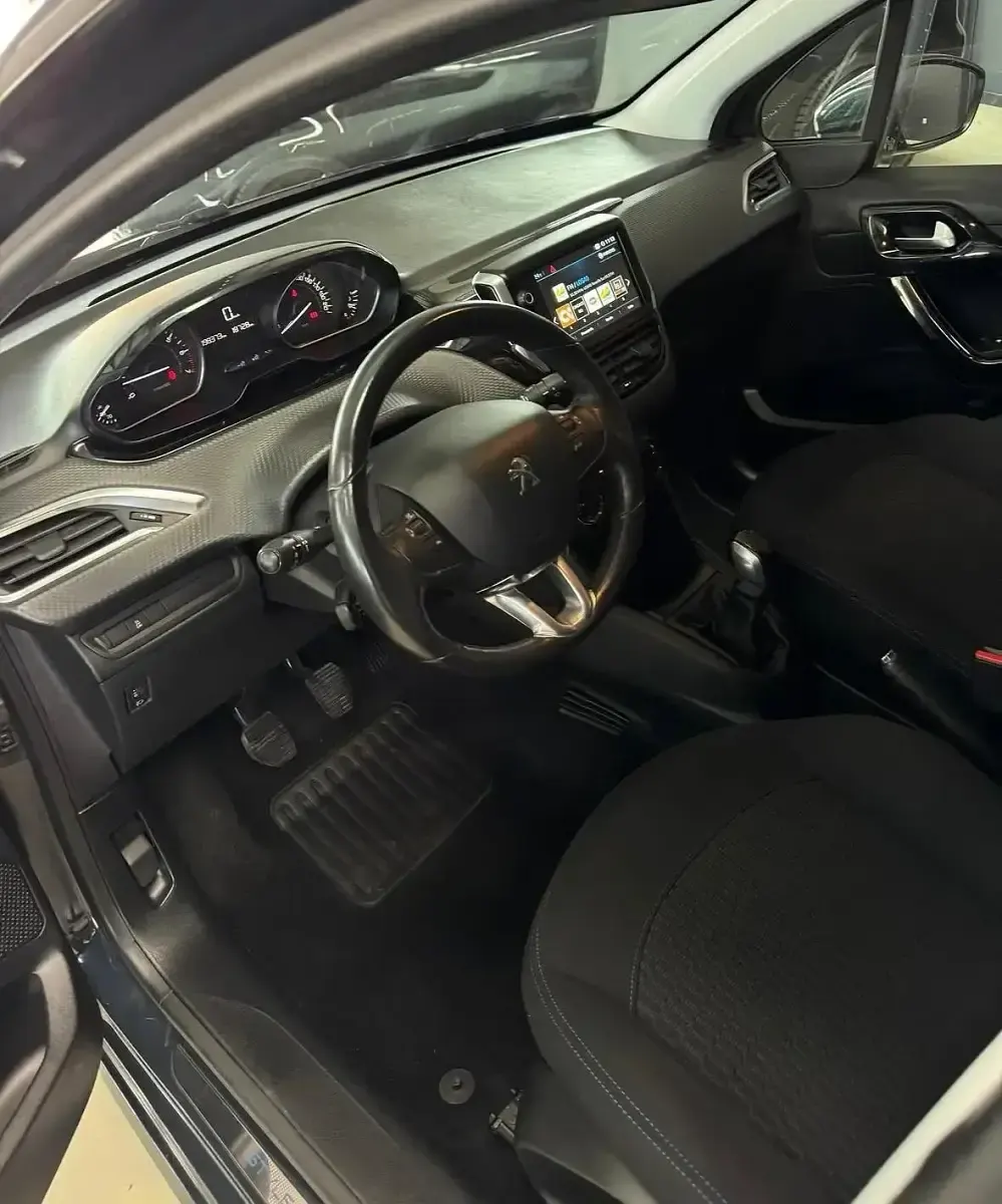 Usado Peugeot 208 Style 82 CV (60 kW) 2018 Azul Utilitario