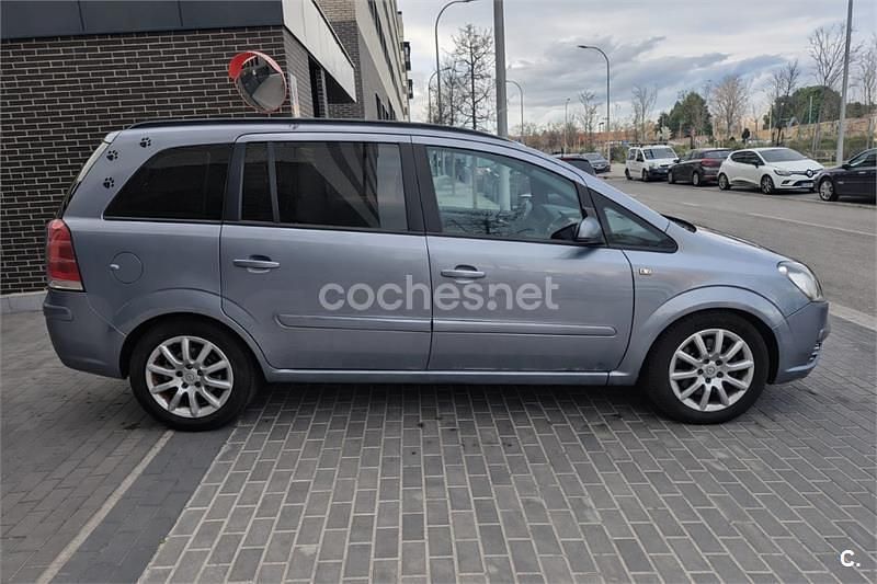 Usado Opel Zafira Cosmo 120 CV (88 kW) 2007 Gris / plata Monovolumen