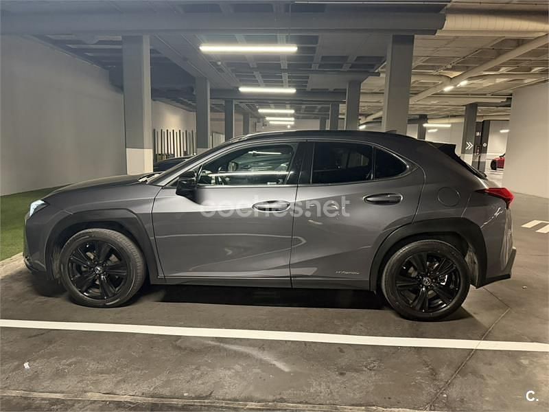 Usado Lexus UX 184 CV (135 kW) 2020 Gris / plata SUV
