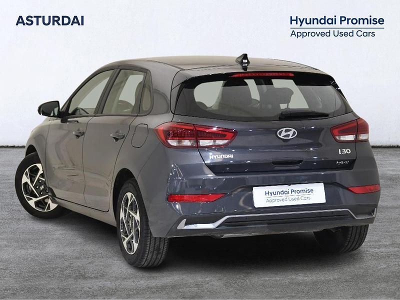 Usado Hyundai i30 100 CV (73 kW) 2024 Gris Utilitario