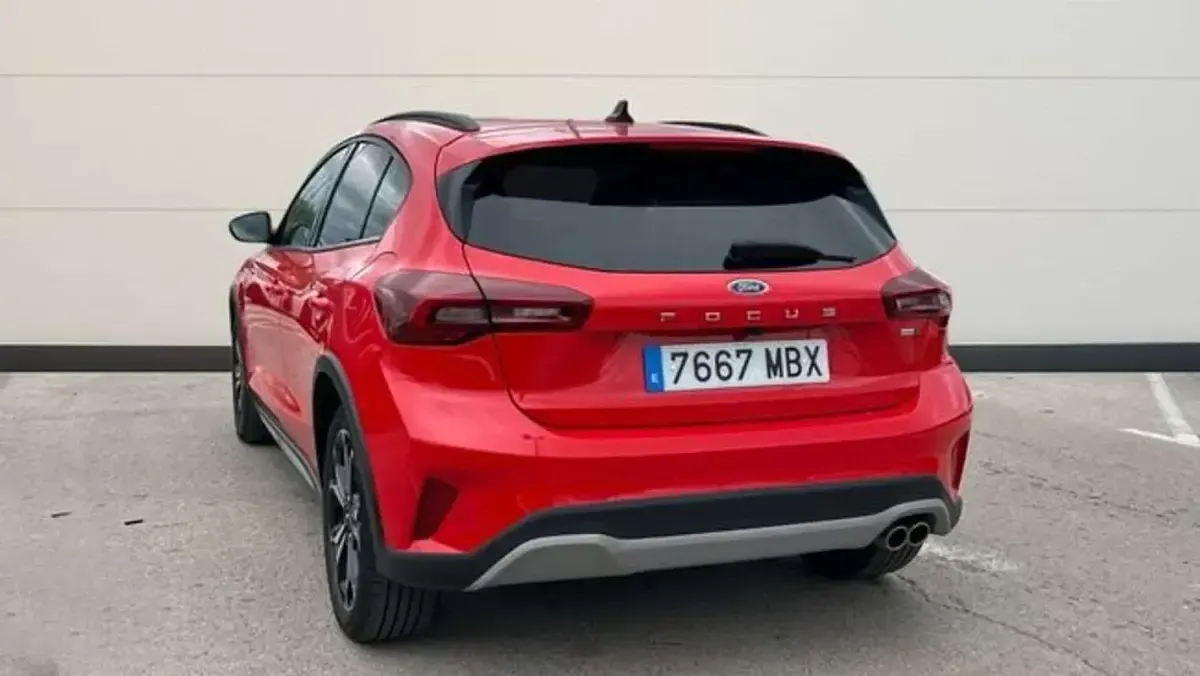 Usado Ford Focus Active 155 CV (114 kW) 2022 Rojo Utilitario