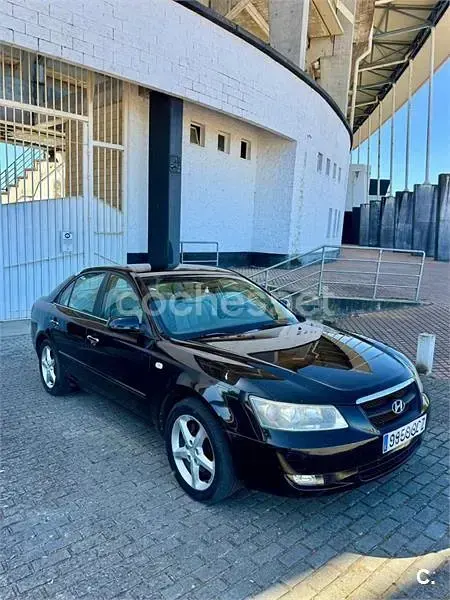 Usado Hyundai Sonata Style 140 CV (102 kW) 2008 Negro Berlina