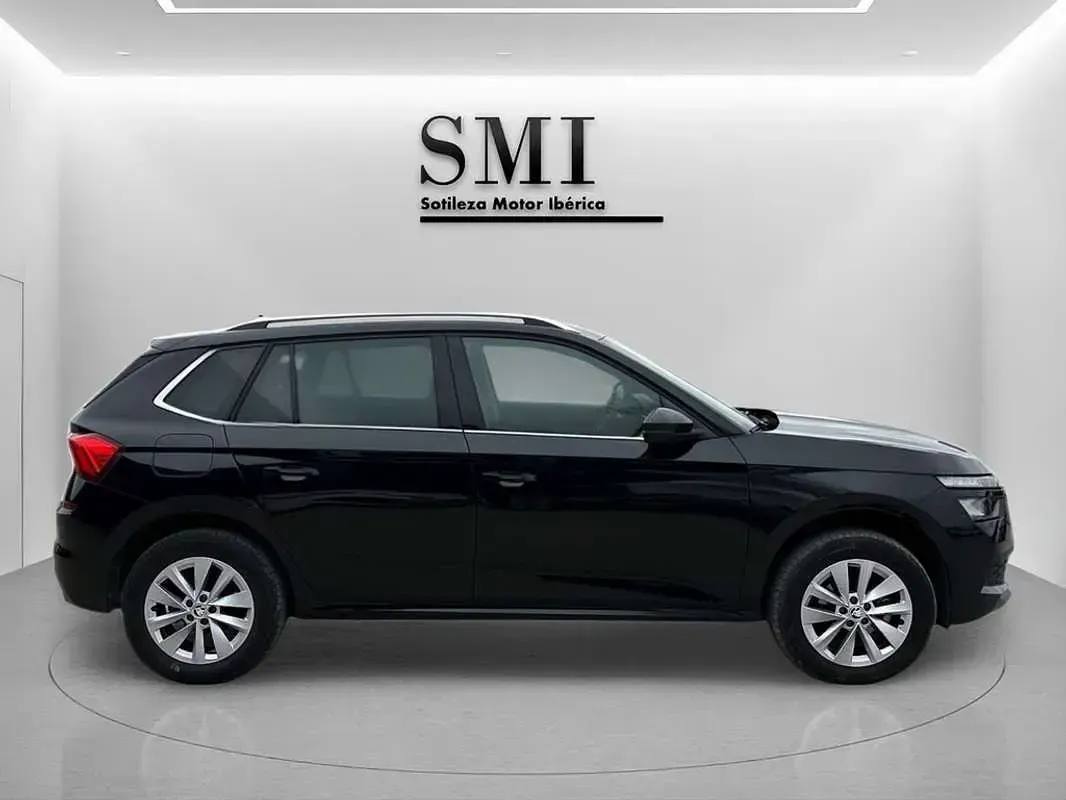 Usado Skoda Kamiq Selection 150 CV (110 kW) 2023 Gris SUV