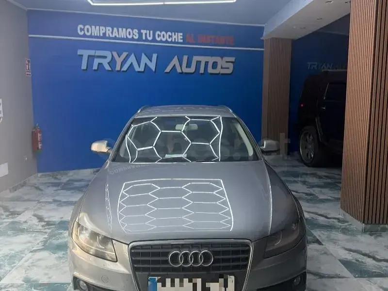 Usado Audi A4 143 CV (105 kW) 2012 Gris / plata Familiar