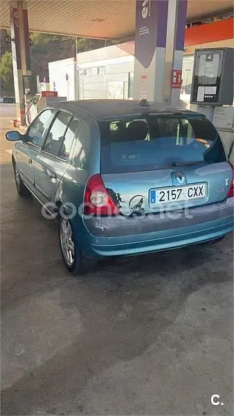 Usado Renault Clio II Privilege 80 CV (58 kW) 2004 Azul Berlina
