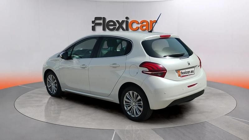 Usado Peugeot 208 GT-line 110 CV (80 kW) 2018 Blanco Utilitario