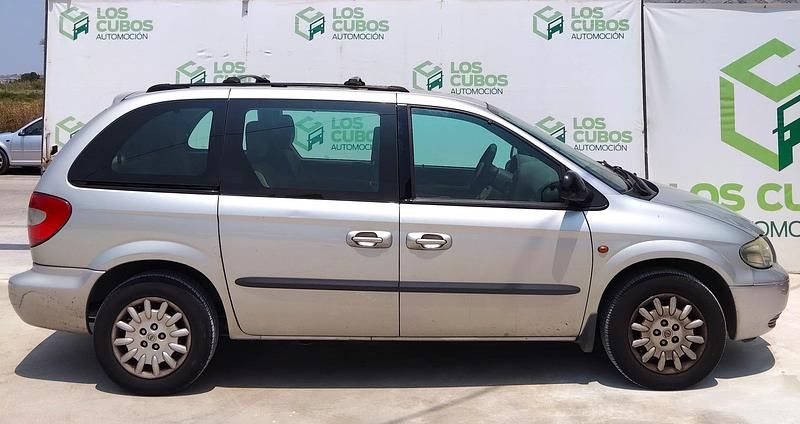 Usado Chrysler Voyager 140 CV (102 kW) 2002 Gray Monovolumen