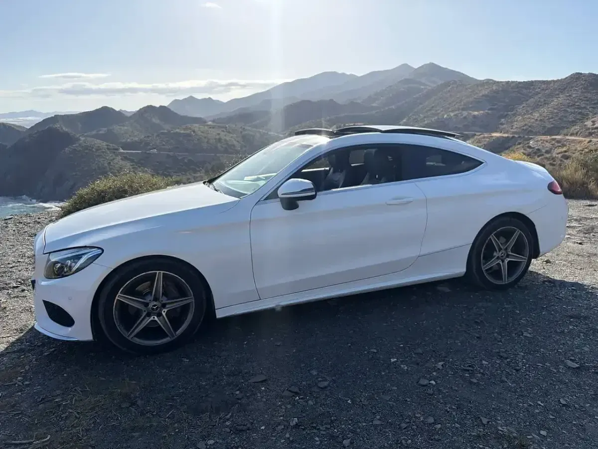 Usado Mercedes C220 194 CV (142 kW) 2018 Blanco Coupe
