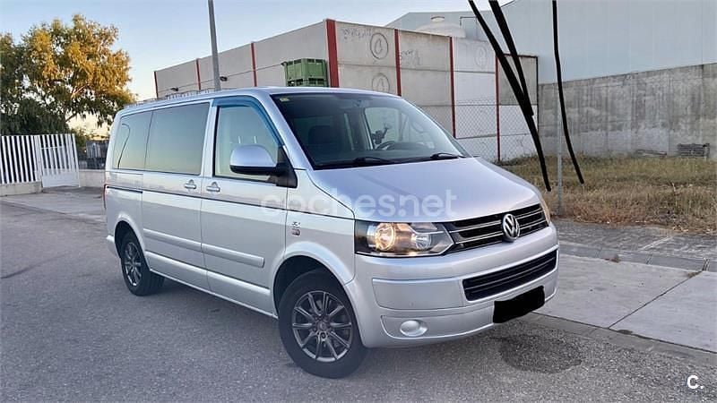 Usado VW Caravelle Comfortline 140 CV (102 kW) 2011 Gris / plata Monovolumen