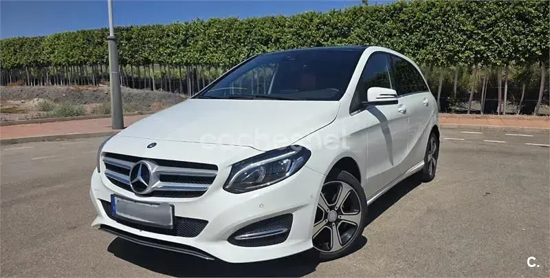 Usado Mercedes B200 136 CV (100 kW) 2018 Blanco Utilitario