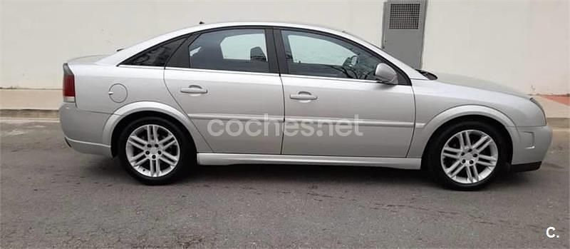 Gris / plata Usado 2004 Opel Vectra GTS Elegance Berlina | 2200 € - Imagen 1/4