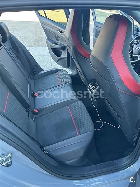 Usado VW Golf VIII GTI Clubsport 301 CV (221 kW) 2022 Gris / plata Berlina