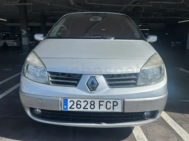 Usado Renault Scénic Dynamique 110 CV (80 kW) 2006 Gris / plata Monovolumen