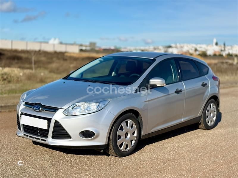 Usado Ford Focus Trend 95 CV (69 kW) 2011 Gris / plata Berlina
