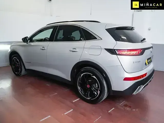 Usado DS Automobiles DS7 Crossback Performance 226 CV (166 kW) 2021 Gris plata SUV
