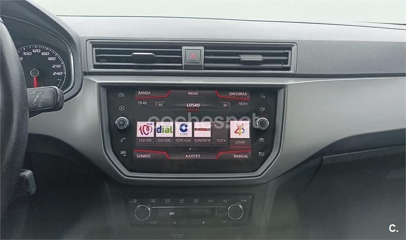 Usado Seat Ibiza Style 75 CV (55 kW) 2018 Rojo Utilitario