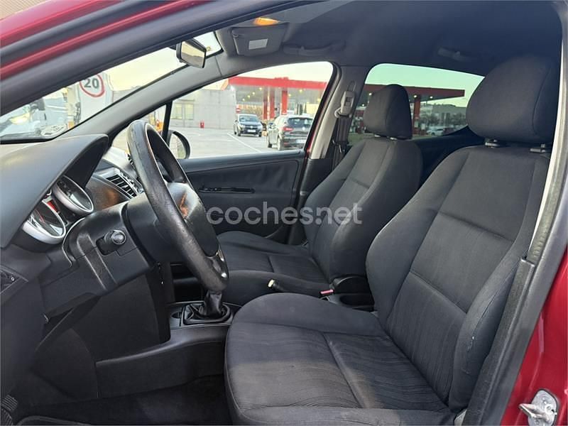 Usado Peugeot 207 70 CV (51 kW) 2006 Granate Berlina