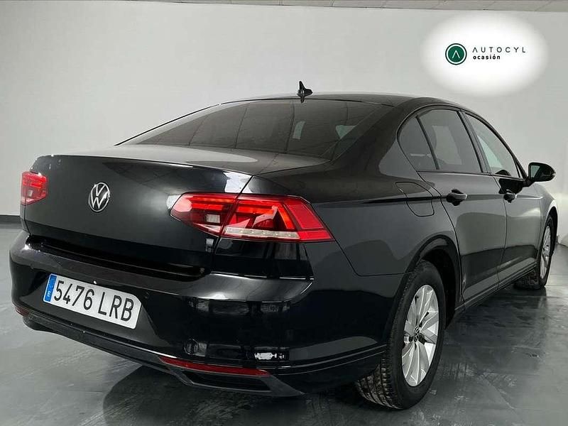Usado VW Passat Business 122 CV (89 kW) 2022 Azul Familiar