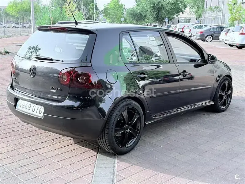 Usado VW Golf V Highline 140 CV (102 kW) 2007 Negro Berlina