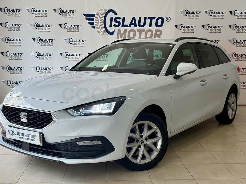Usado Seat Leon Style 115 CV (84 kW) 2022 Blanco Familiar
