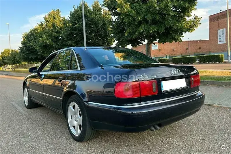 Usado Audi A8 150 CV (110 kW) 2000 Negro Berlina