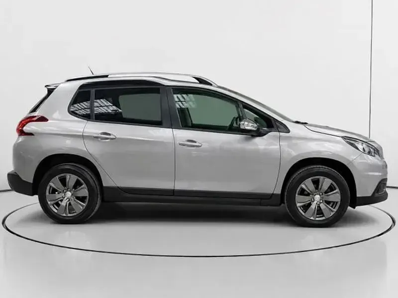 Usado Peugeot 2008 Style 82 CV (60 kW) 2017 Gris / plata SUV