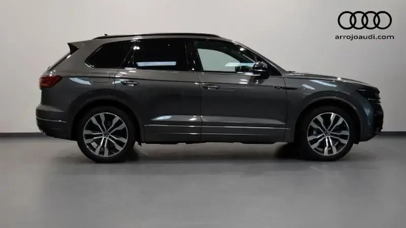 Usado VW Touareg R 460 CV (338 kW) 2021 Gris/plata SUV