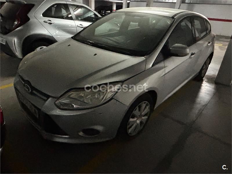 Gris / plata Usado 2012 Ford Focus Trend Berlina | 4700 € (Precio justo) - Imagen 1/4