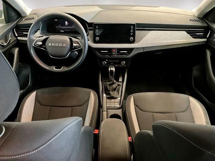 Usado Skoda Scala Selection 115 CV (84 kW) 2025 Gris Utilitario