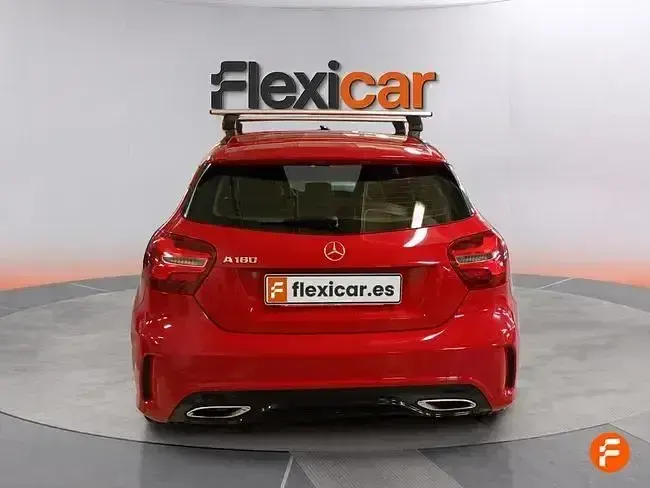Usado Mercedes A180 122 CV (89 kW) 2018 Rojo Berlina