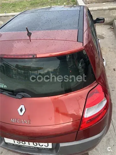 Usado Renault Mégane Dynamique 130 CV (95 kW) 2008 Granate Berlina