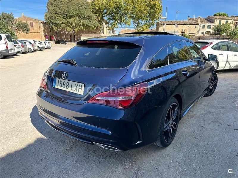 Usado Mercedes CLA220 Shooting Brake AMG line 177 CV (130 kW) 2016 Azul Familiar
