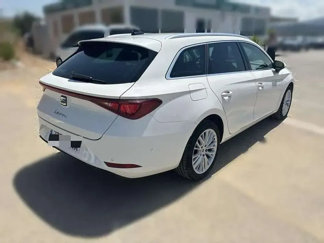 Usado Seat Leon XCELLENCE 150 CV (110 kW) 2022 Blanco Berlina
