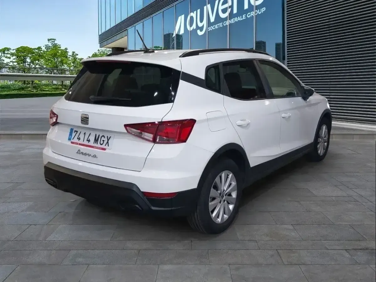 Usado Seat Arona Style 110 CV (80 kW) 2023 Blanco SUV